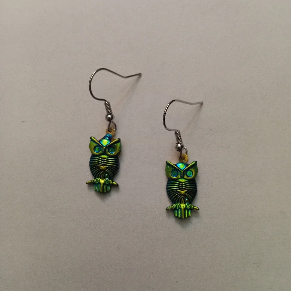 Hand Crafted New iridescent holographic owl statement earrings - Picture 4 of 5